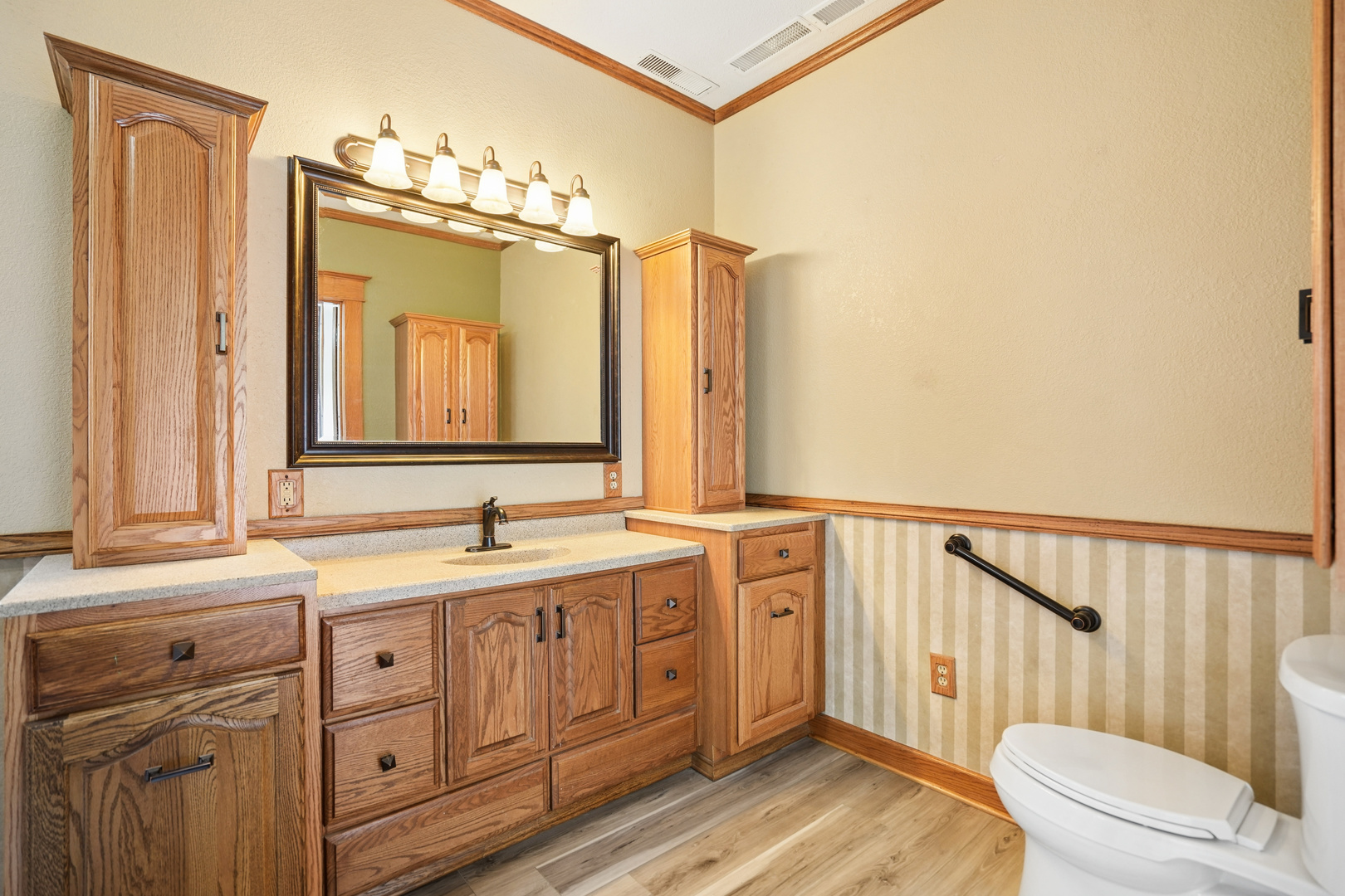 219 Vermont Avenue Property Photo 22
