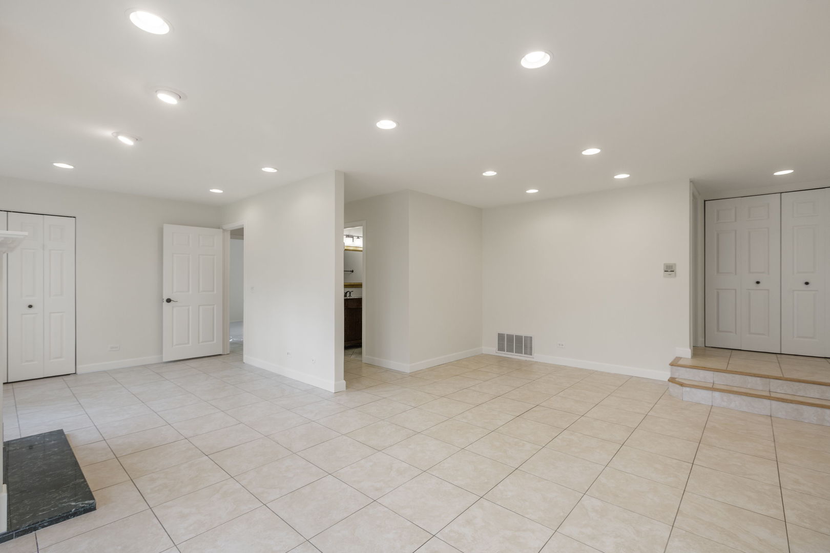 1255 Regency Court 1255 Property Photo 8