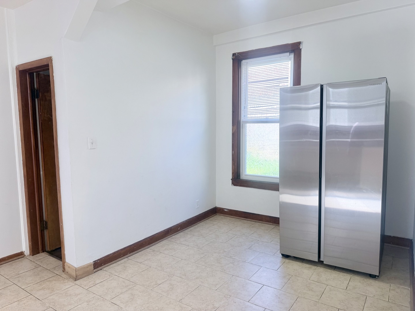 1633 W 38th Street 1 Property Photo 10
