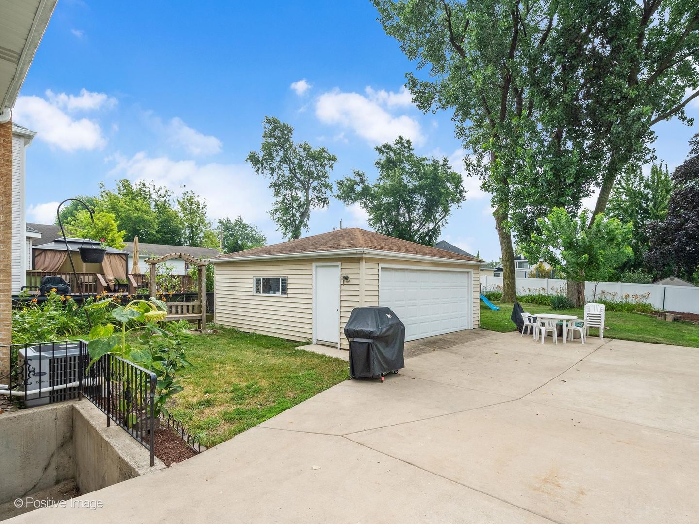 570 W Crockett Avenue Property Photo 19