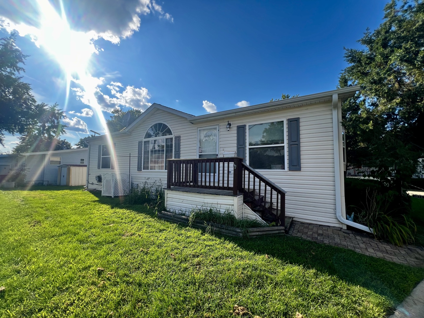 1074 Lakeview Road Property Photo 1