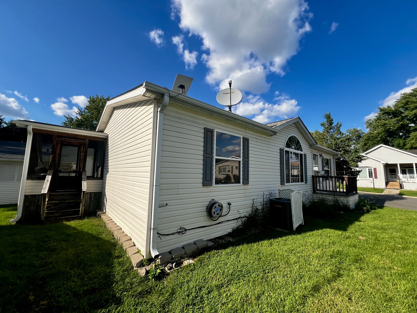 1074 Lakeview Road Property Photo 4