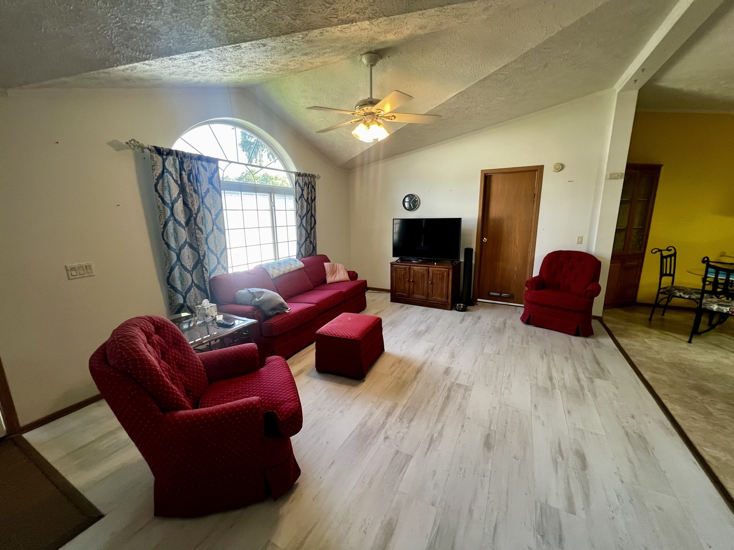 1074 Lakeview Road Property Photo 5