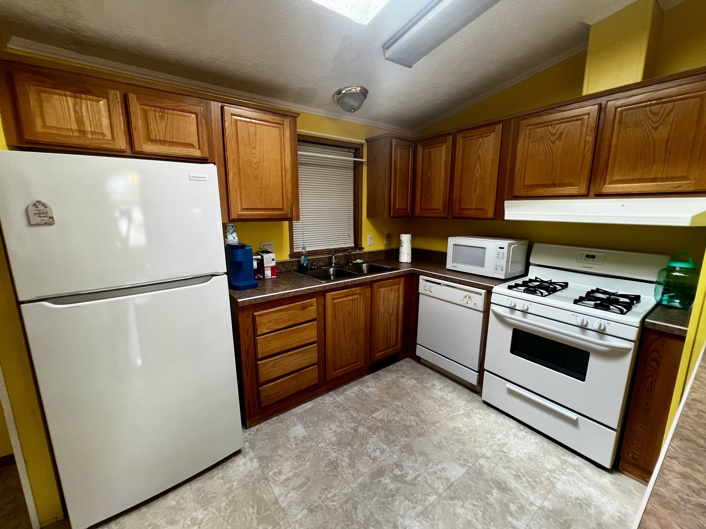 1074 Lakeview Road Property Photo 7