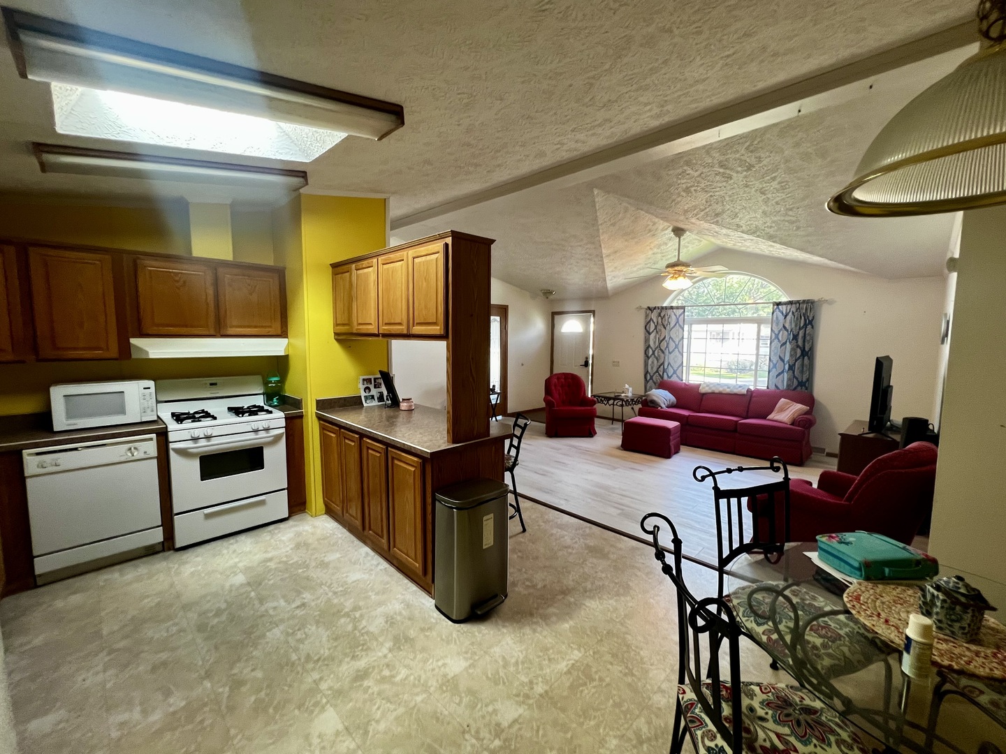 1074 Lakeview Road Property Photo 8