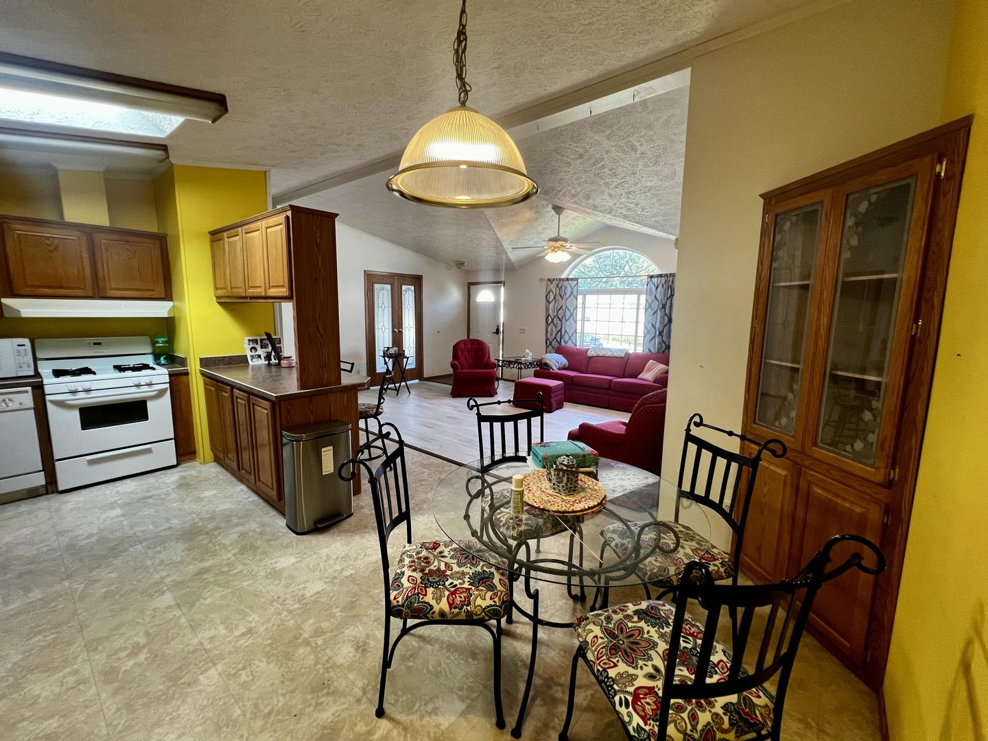 1074 Lakeview Road Property Photo 9