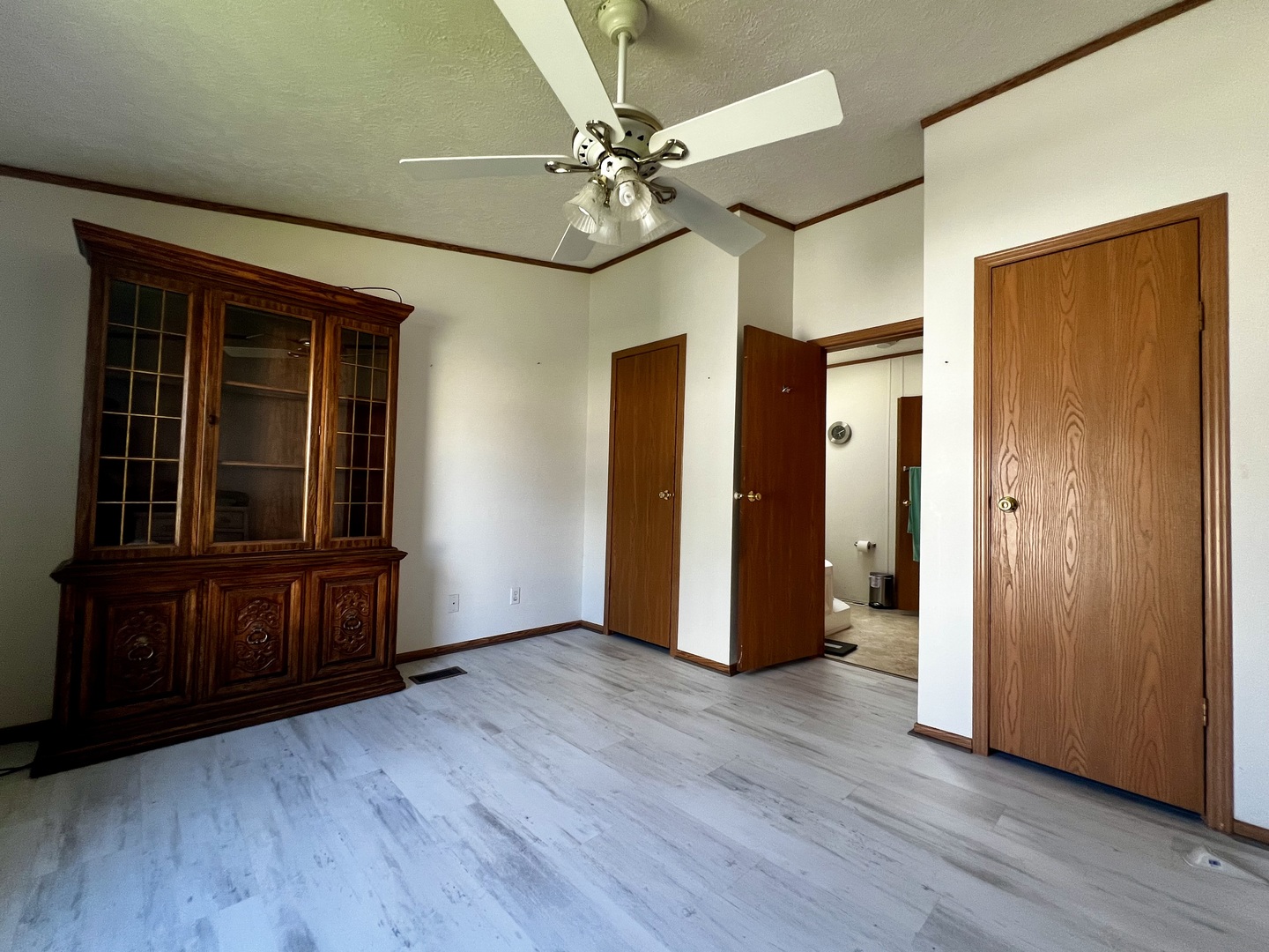 1074 Lakeview Road Property Photo 14