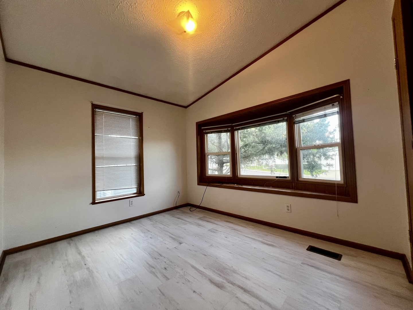 1074 Lakeview Road Property Photo 22