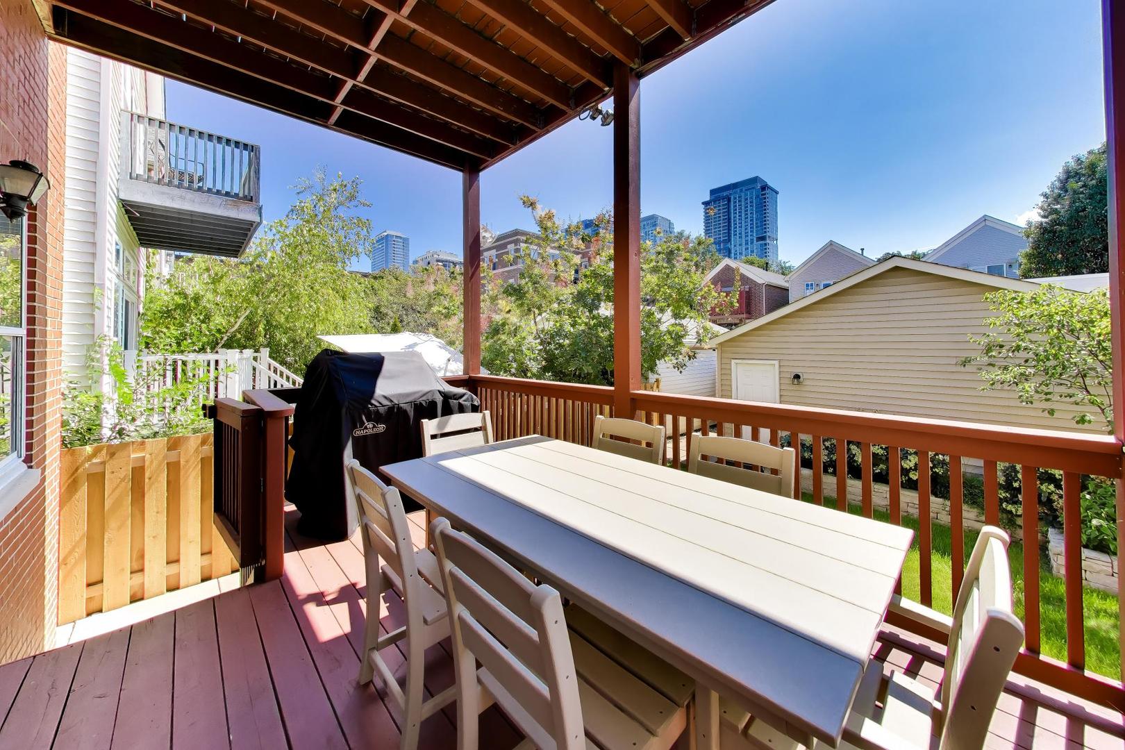 329 W Goethe Street Property Photo 43