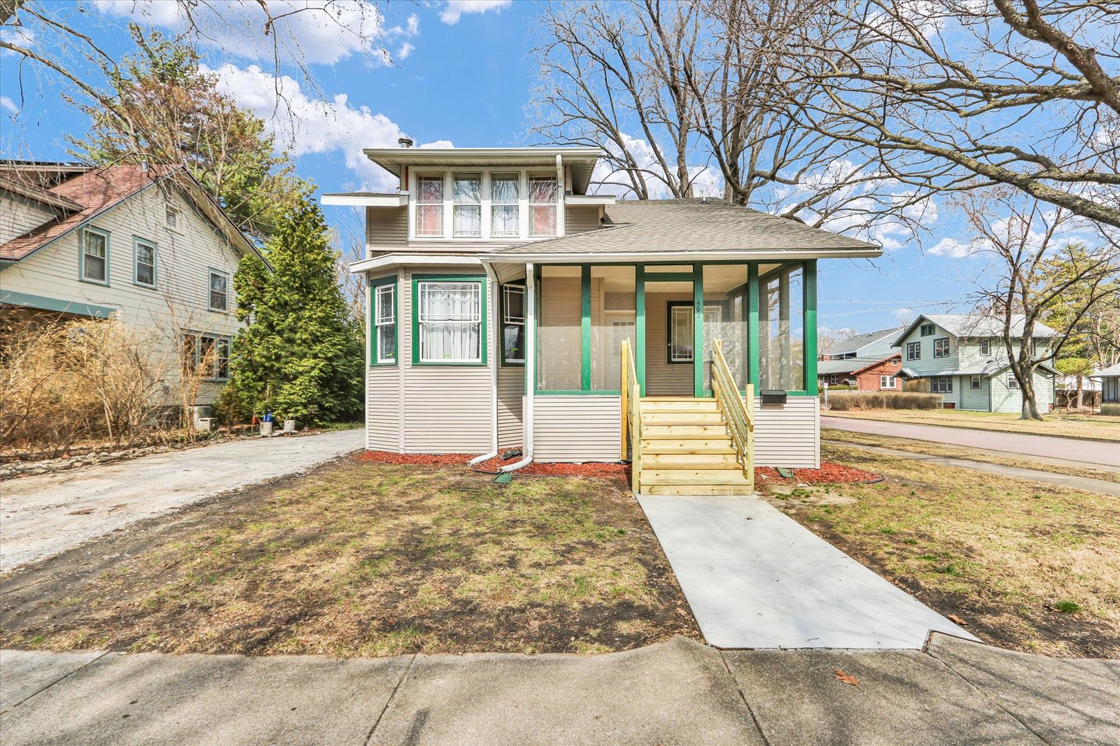 502 W John Street Property Photo 1