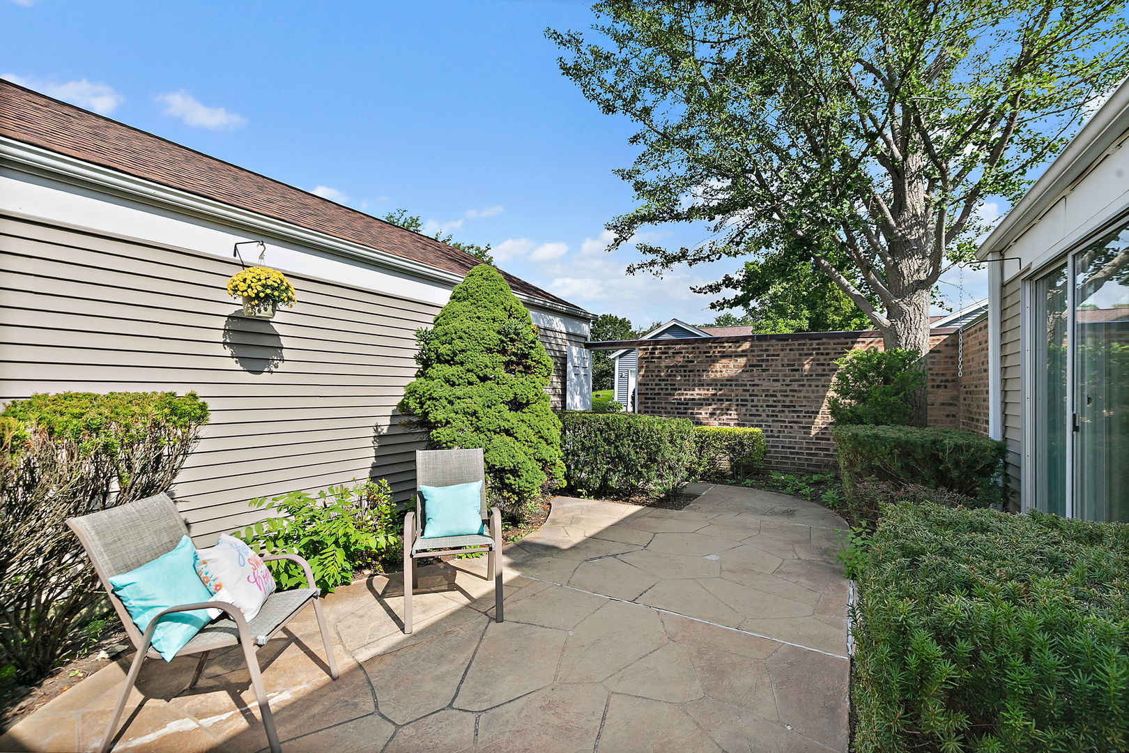 954 Dartmouth Drive Property Photo 3