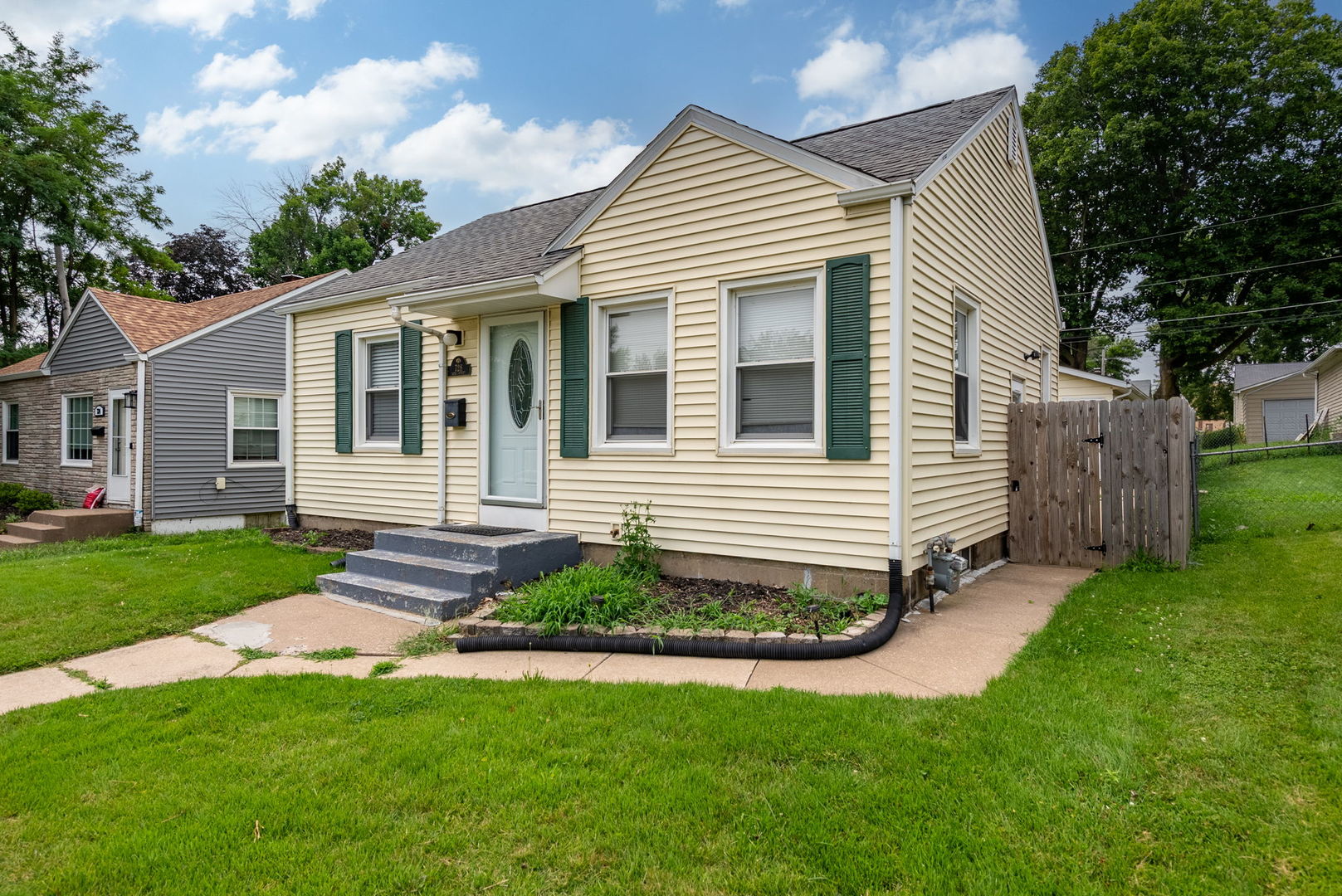 728 24th Street Property Photo 2