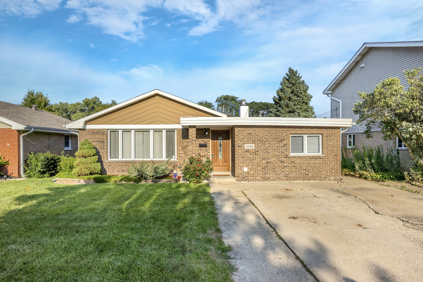 11009 S Mansfield Avenue Property Photo 1