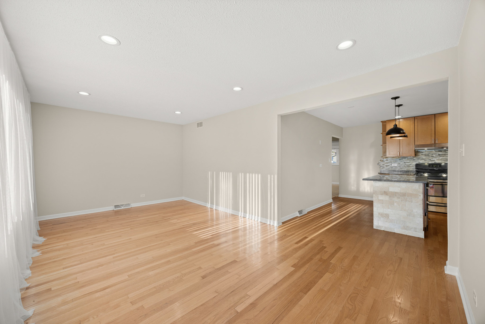 11009 S Mansfield Avenue Property Photo 2