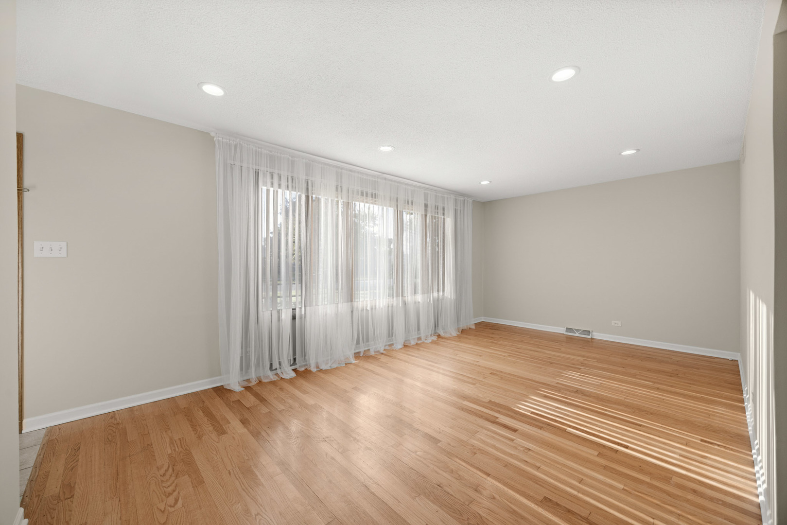 11009 S Mansfield Avenue Property Photo 3