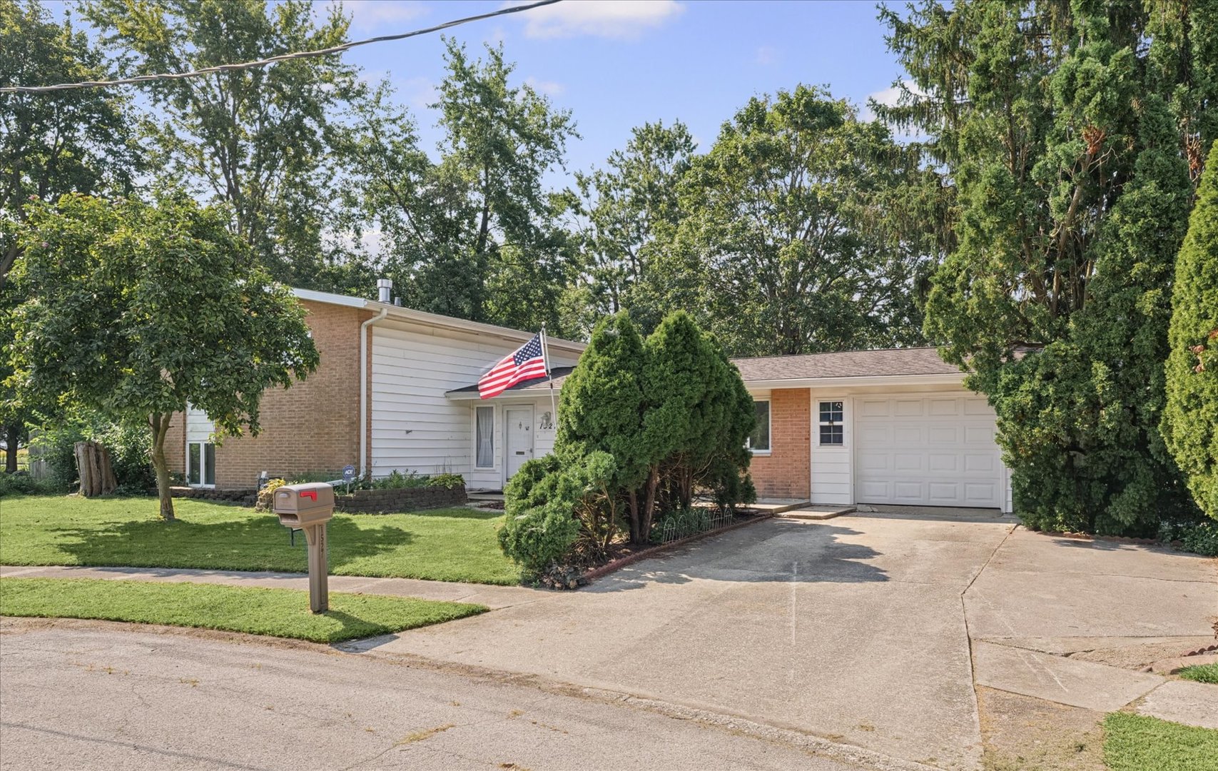 1527 S Pointe Drive Property Photo 3