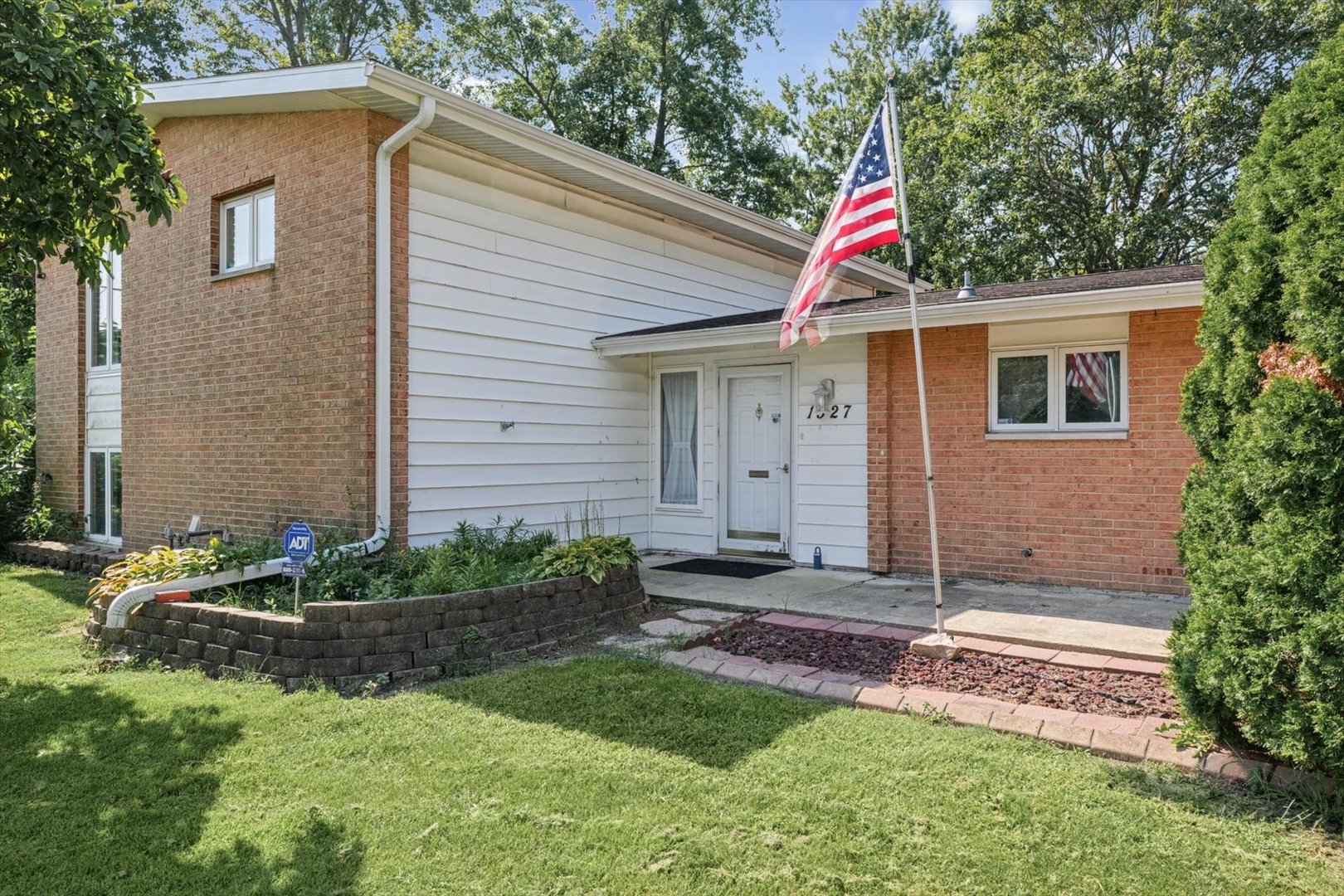 1527 S Pointe Drive Property Photo 4