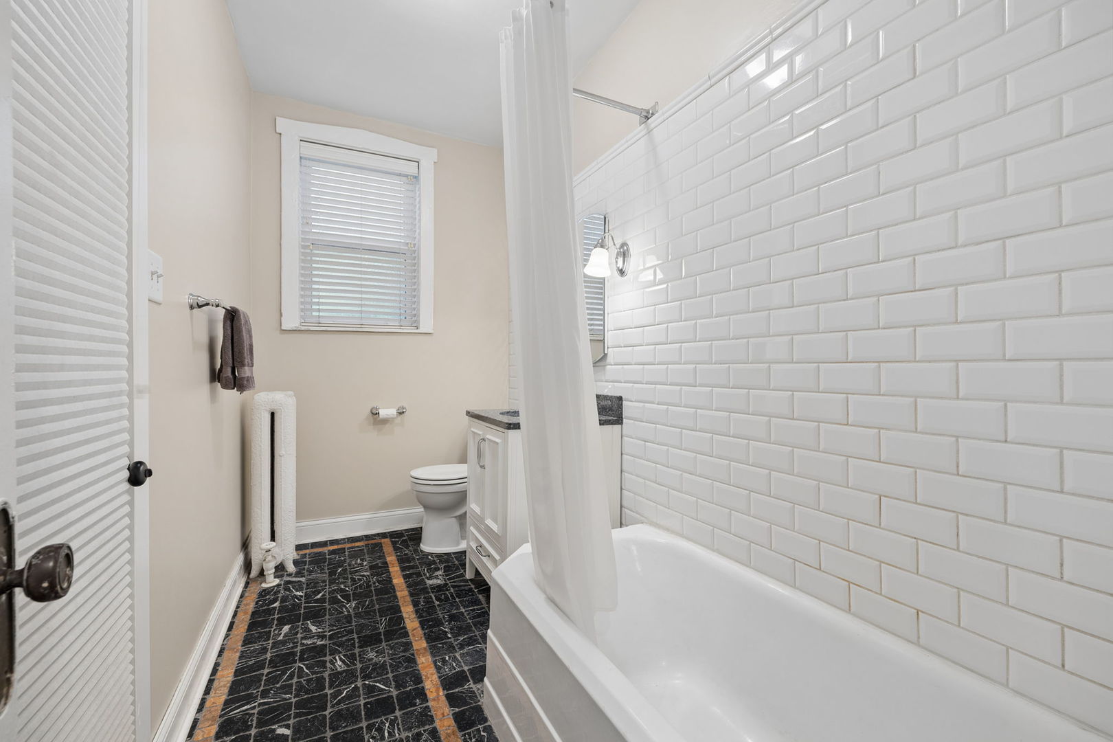 549 W Surf Street 2 Property Photo 8