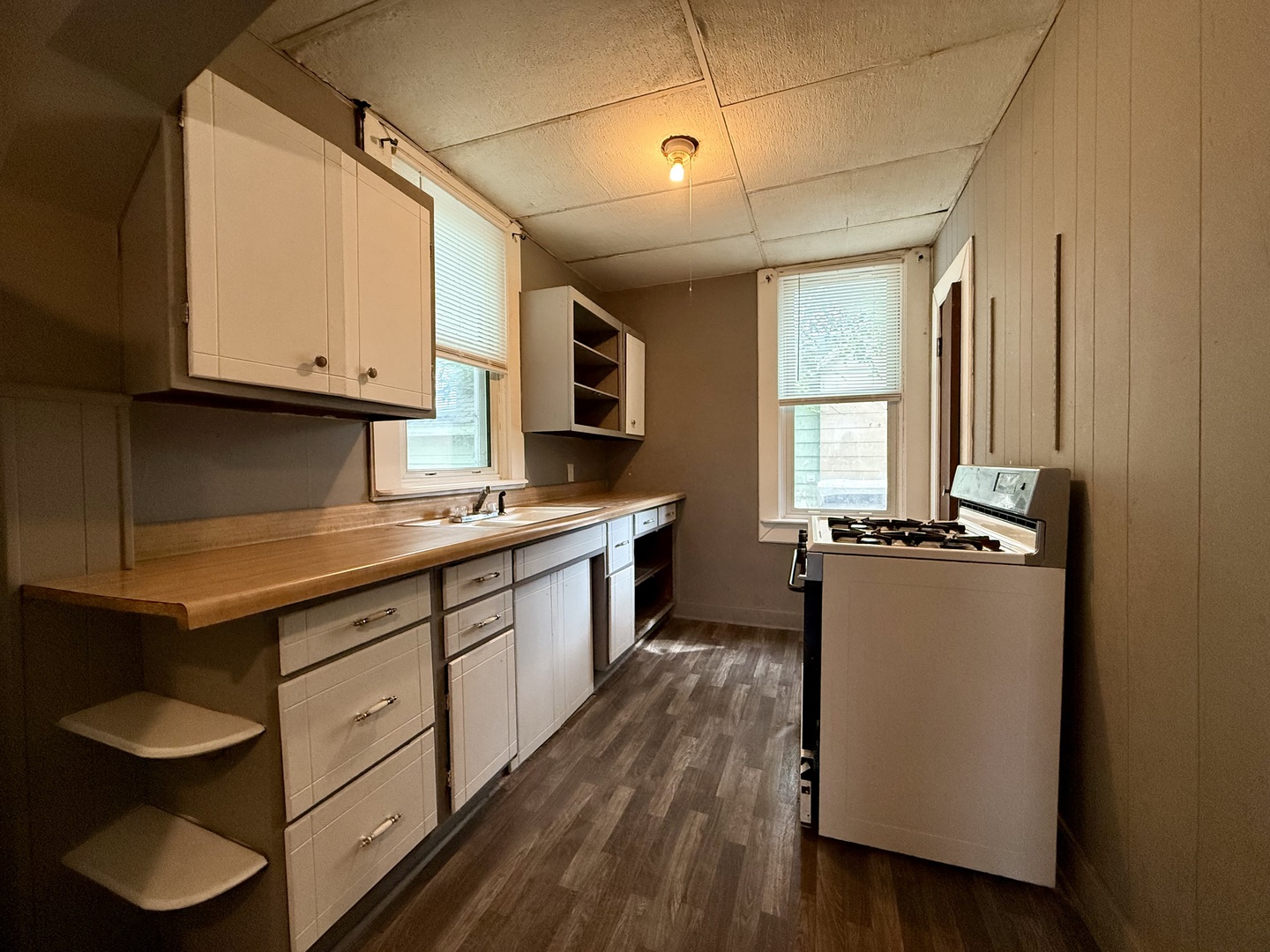504 S East Street Property Photo 8