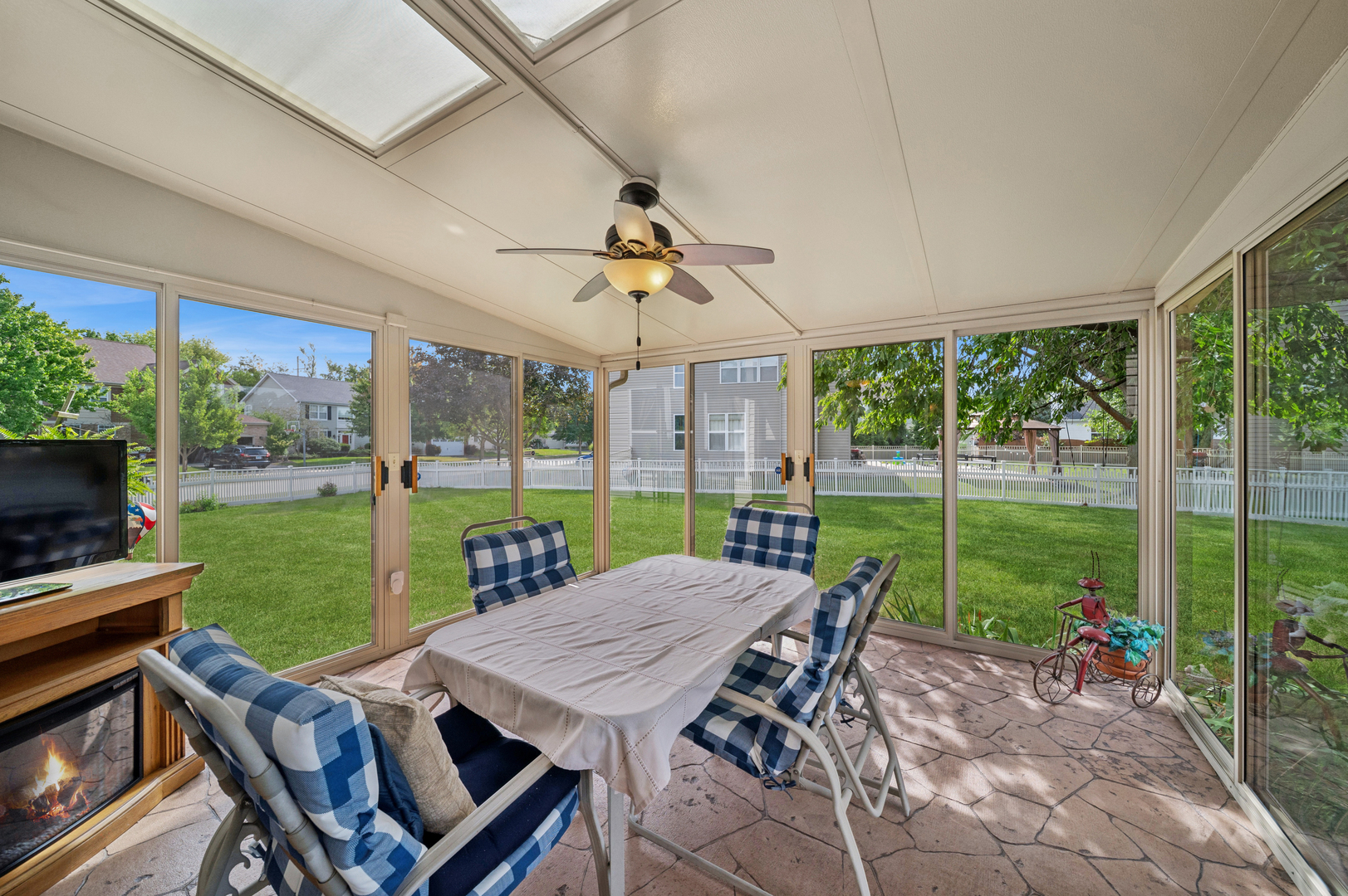 1943 Flagstone Lane Property Photo 2