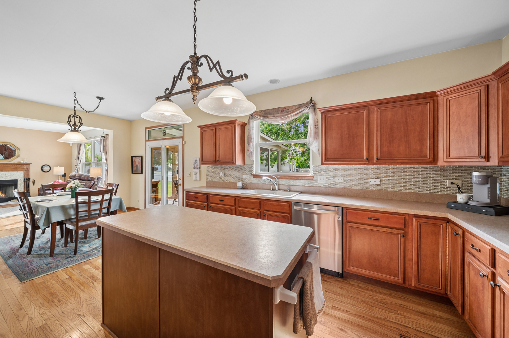 1943 Flagstone Lane Property Photo 4
