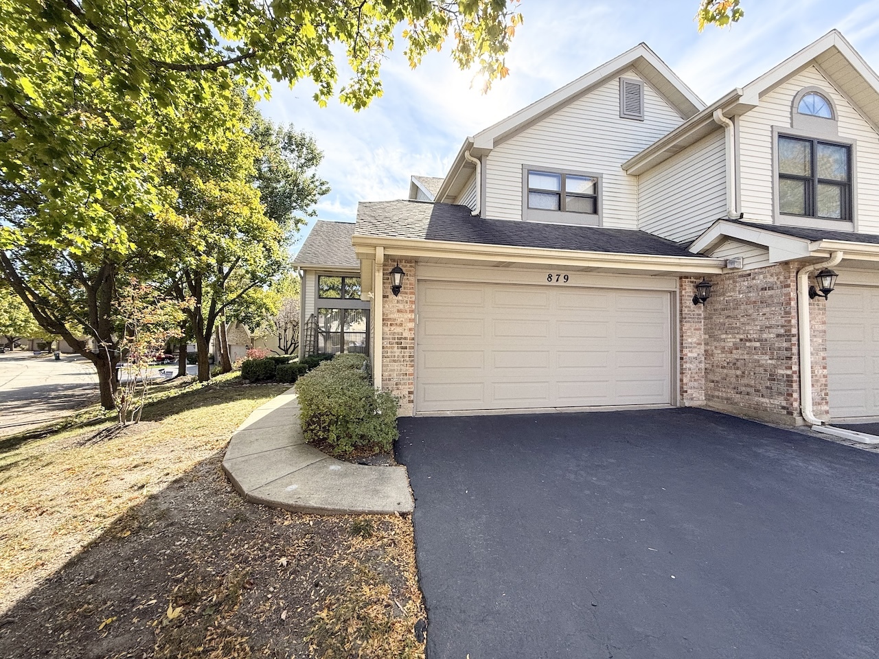 879 N Auburn Woods Drive Property Photo 1