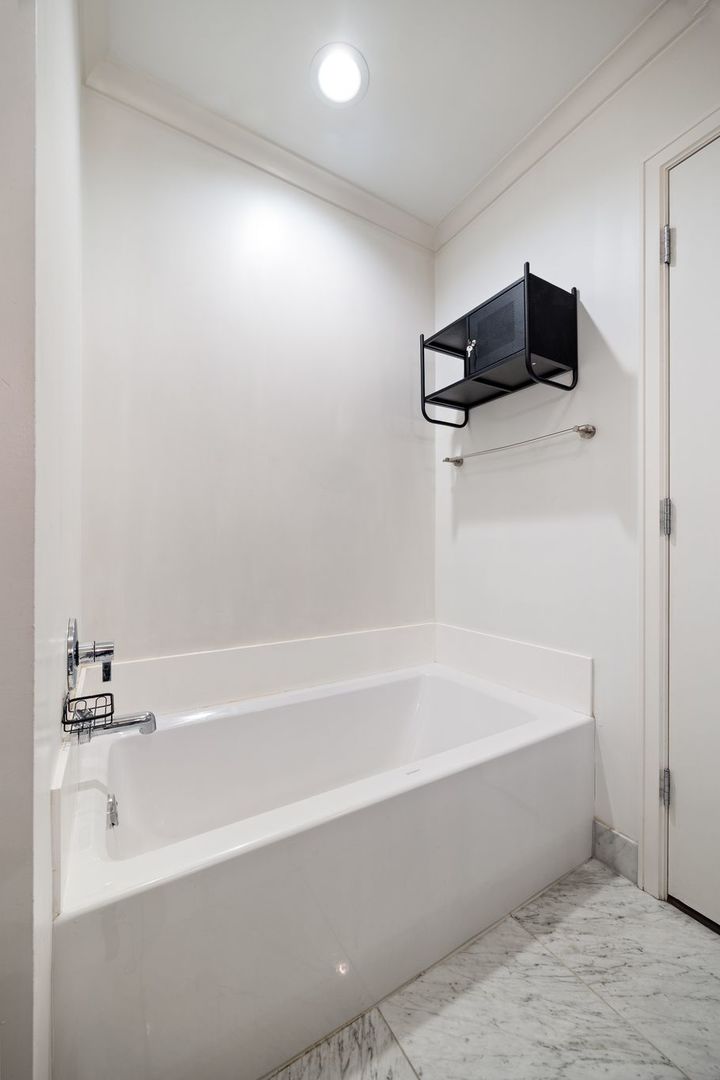 1600 S Jefferson Street 201 Property Photo 25