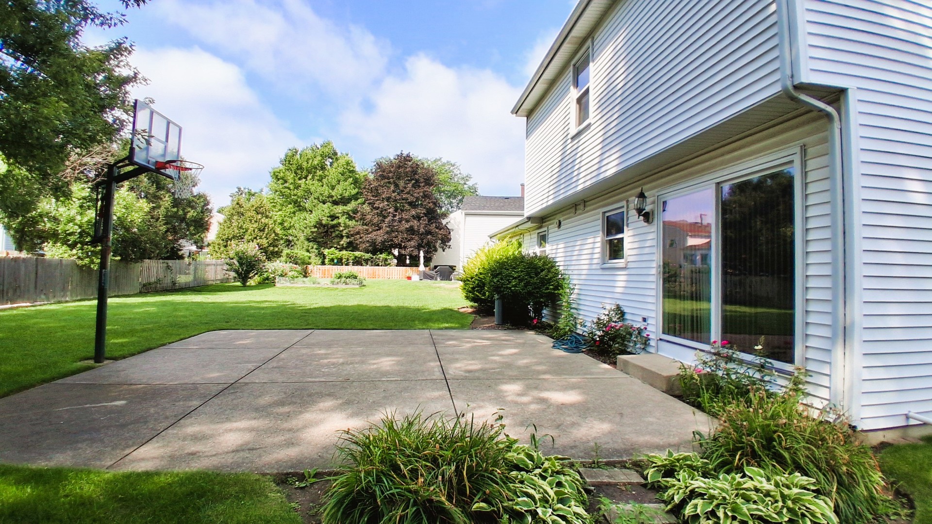 920 Chaucer Way Property Photo 3