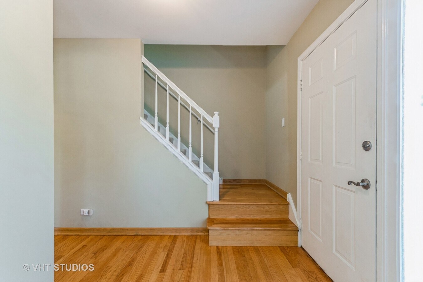 920 Chaucer Way Property Photo 8