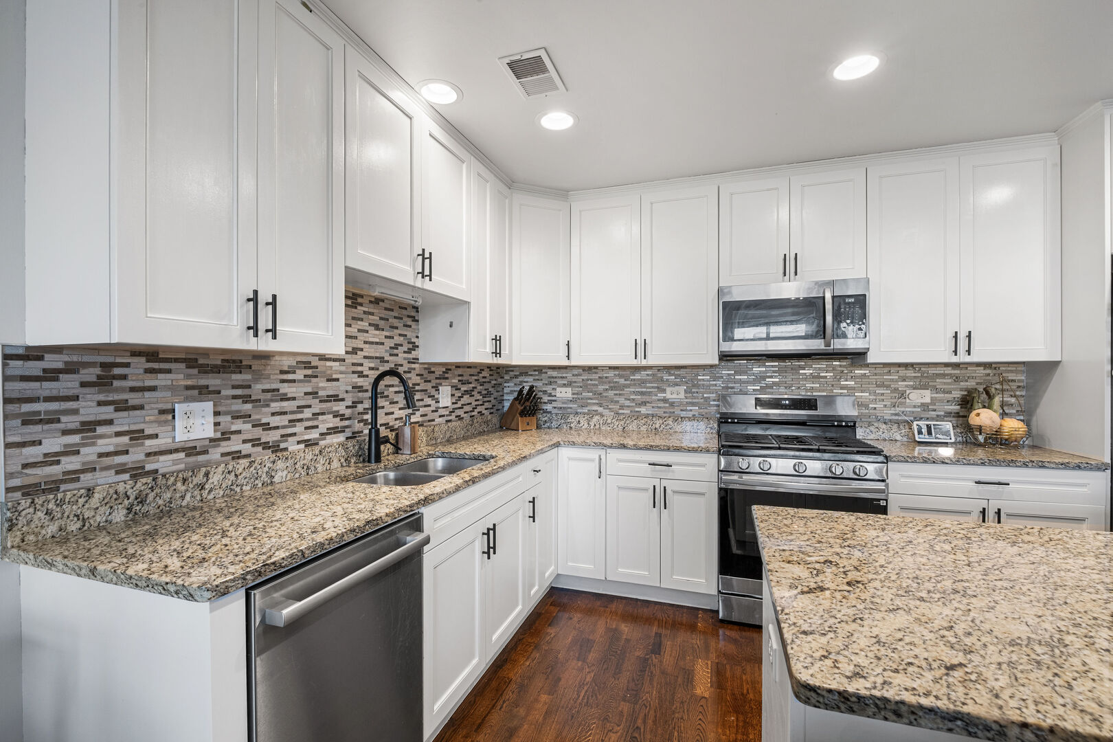 1903 W Diversey Parkway 301 Property Photo 10