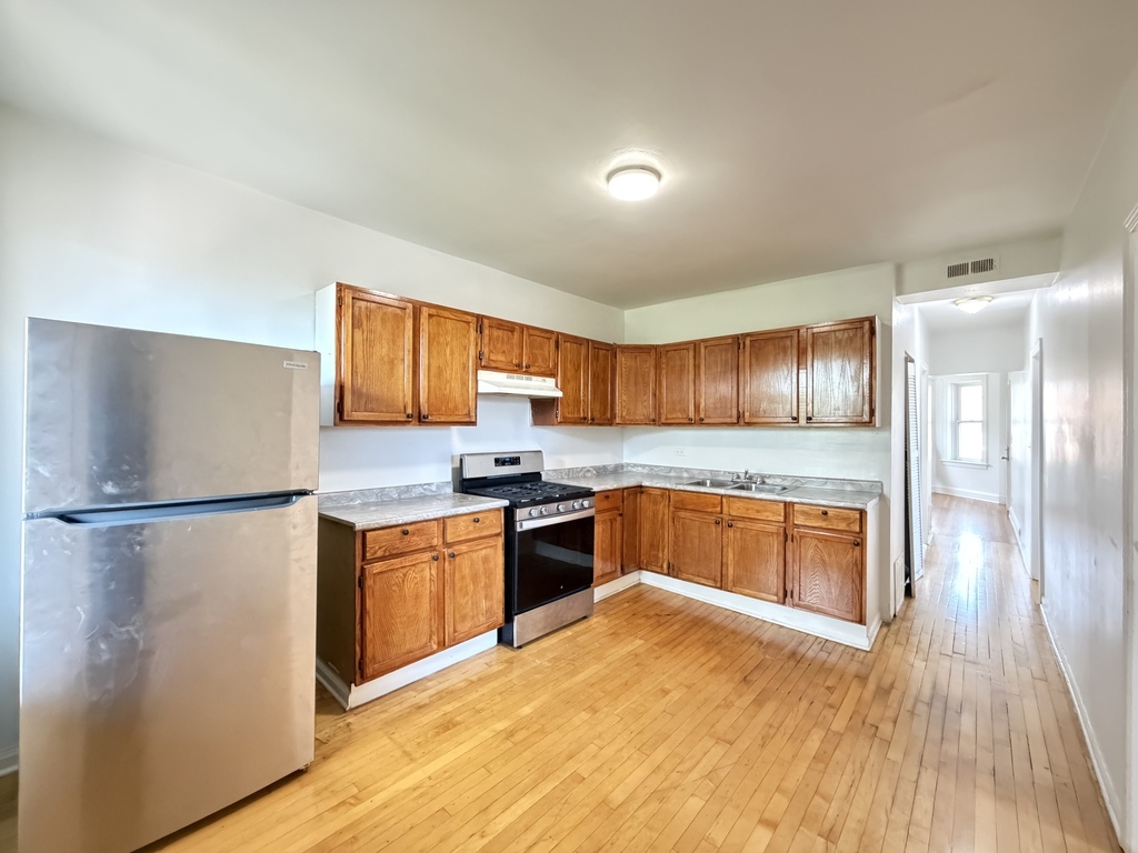4251 W Haddon Avenue 2 Property Photo 2