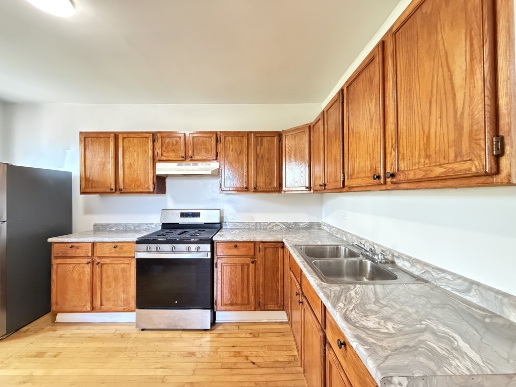 4251 W Haddon Avenue 2 Property Photo 4