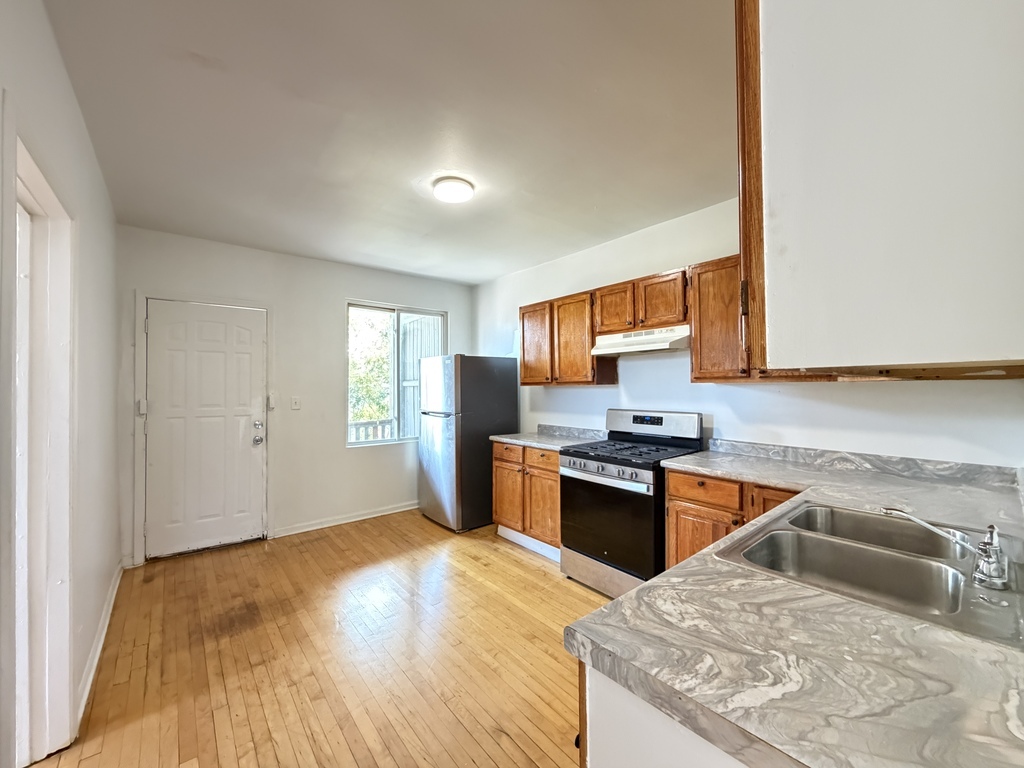 4251 W Haddon Avenue 2 Property Photo 5