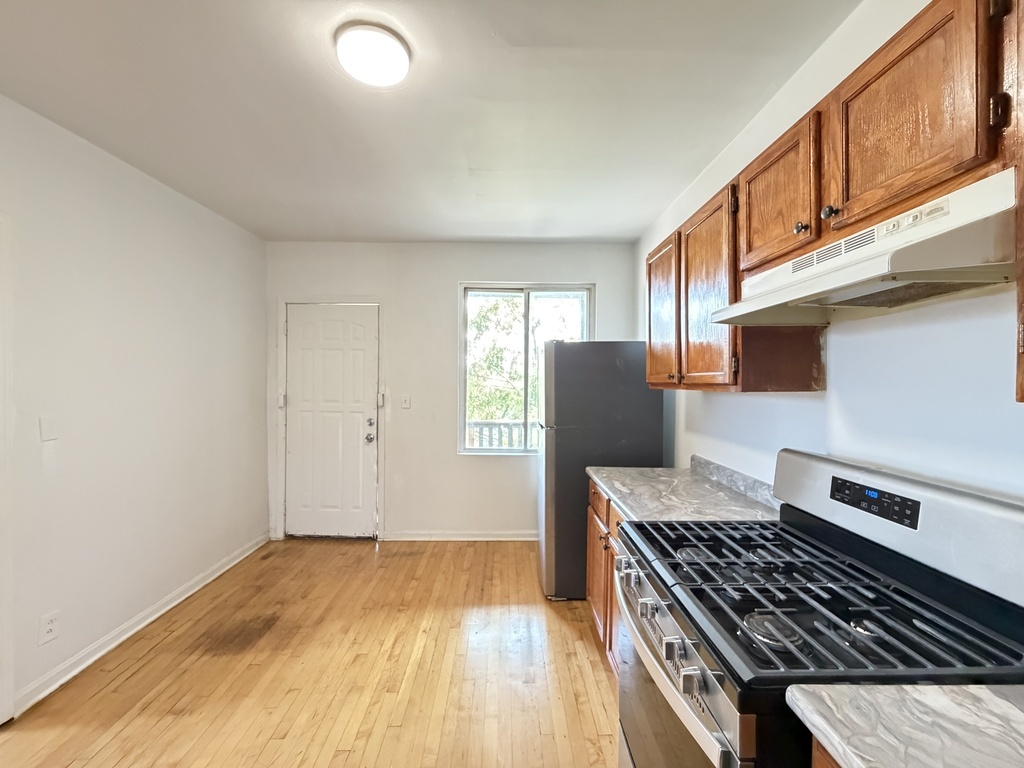 4251 W Haddon Avenue 2 Property Photo 6