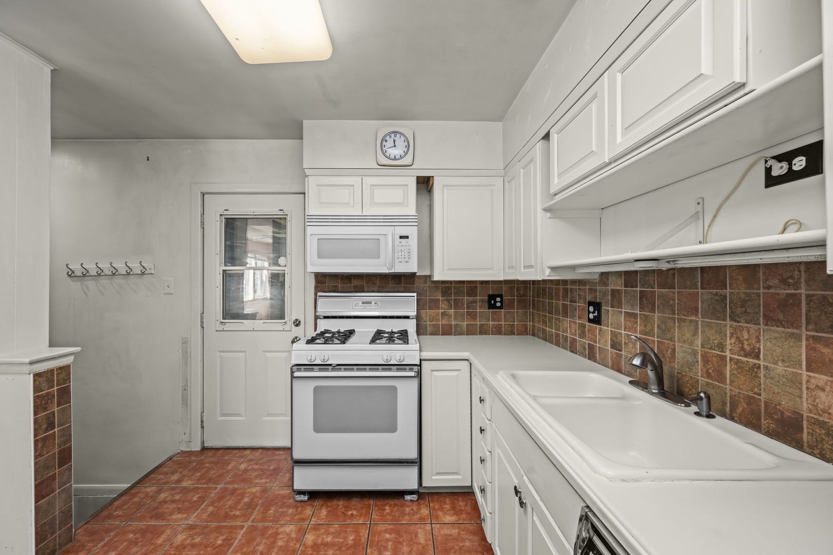 9420 Octavia Avenue Property Photo 7