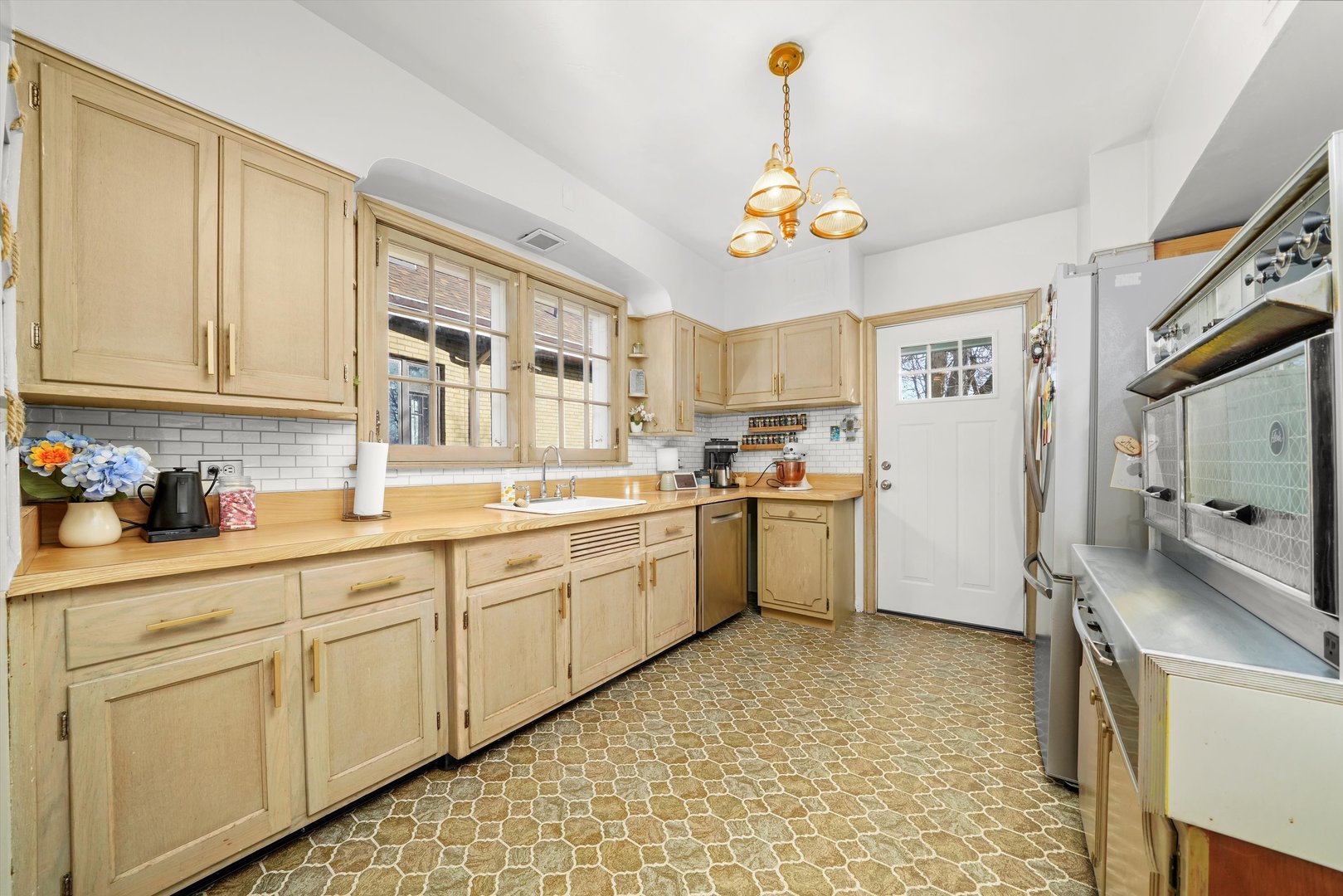 10151 S Bell Avenue Property Photo 4
