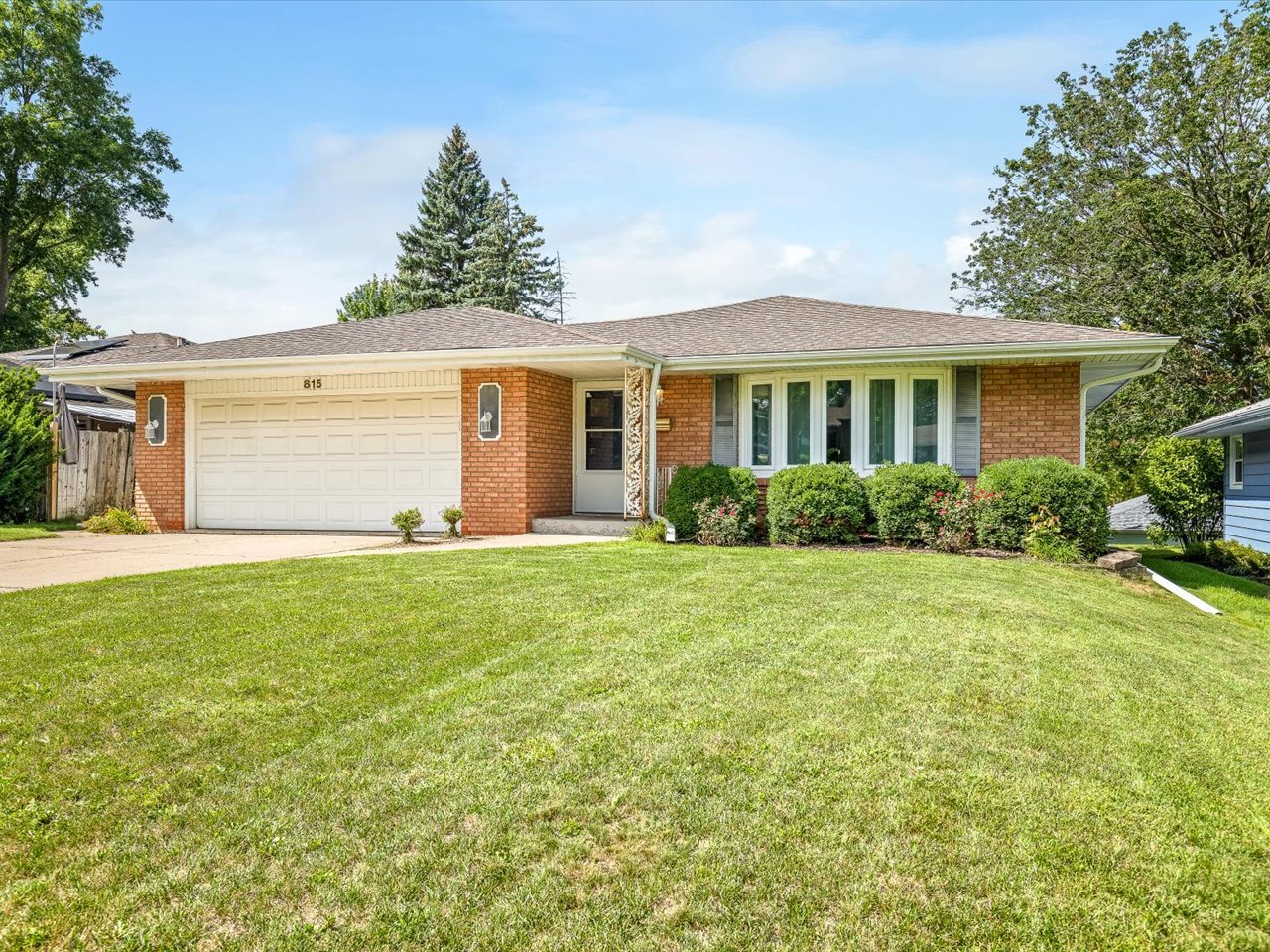815 Parkside Drive Property Photo 1