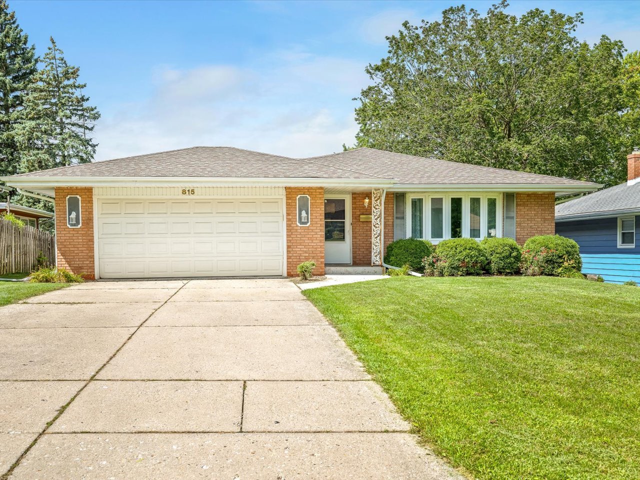 815 Parkside Drive Property Photo 4