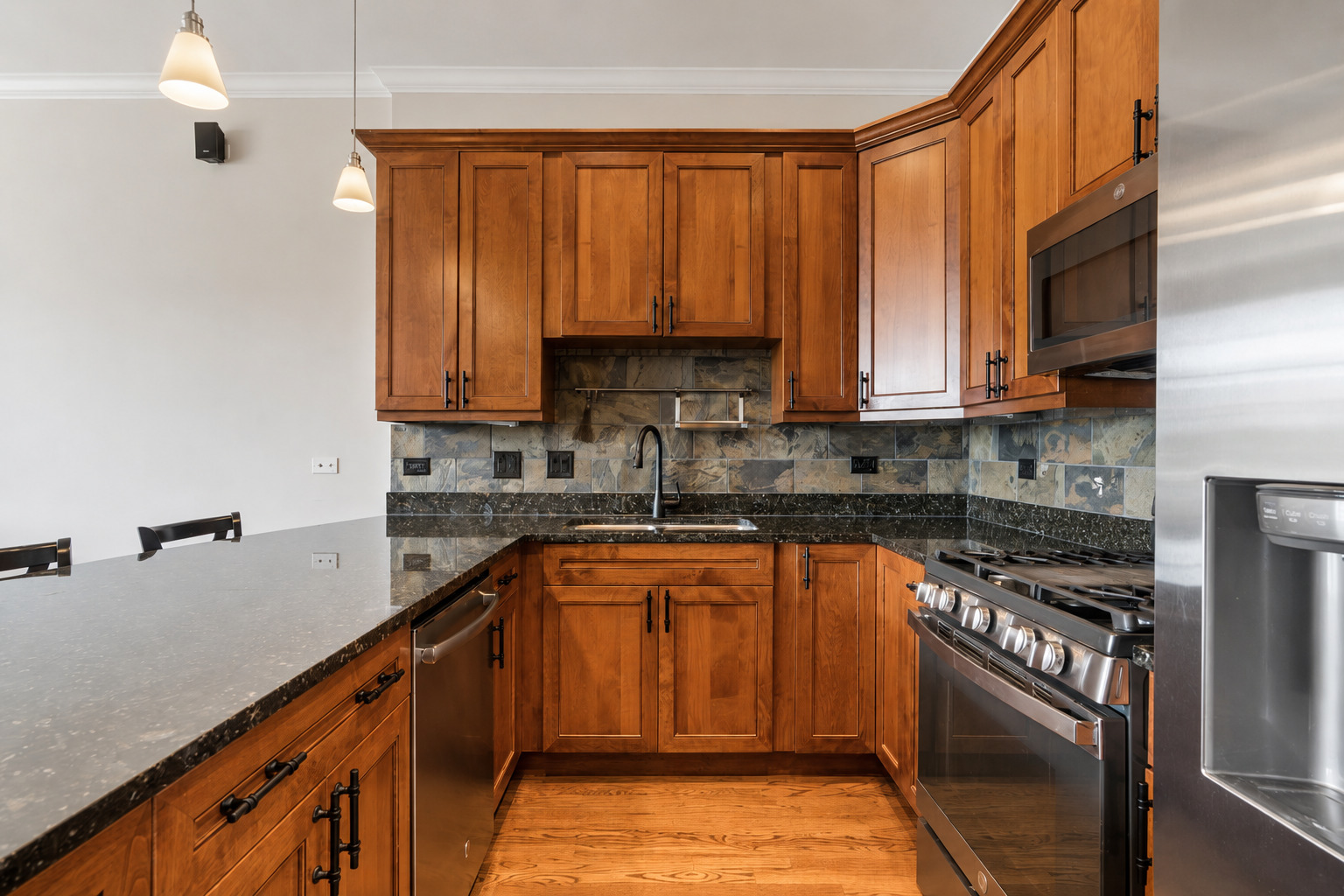 2140 W Division Street 4 Property Photo 11