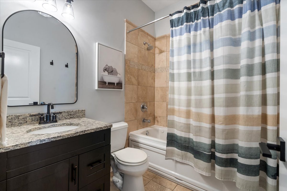 2140 W Division Street 4 Property Photo 13