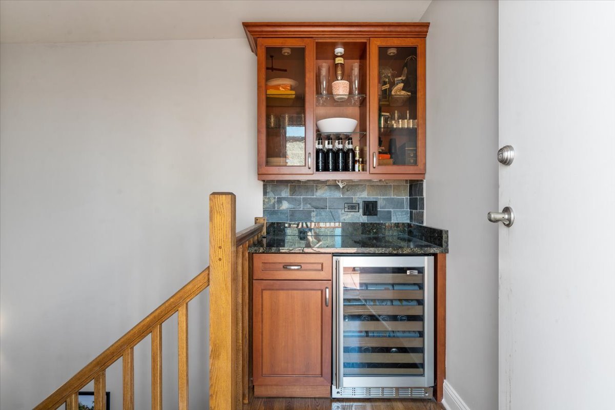 2140 W Division Street 4 Property Photo 17