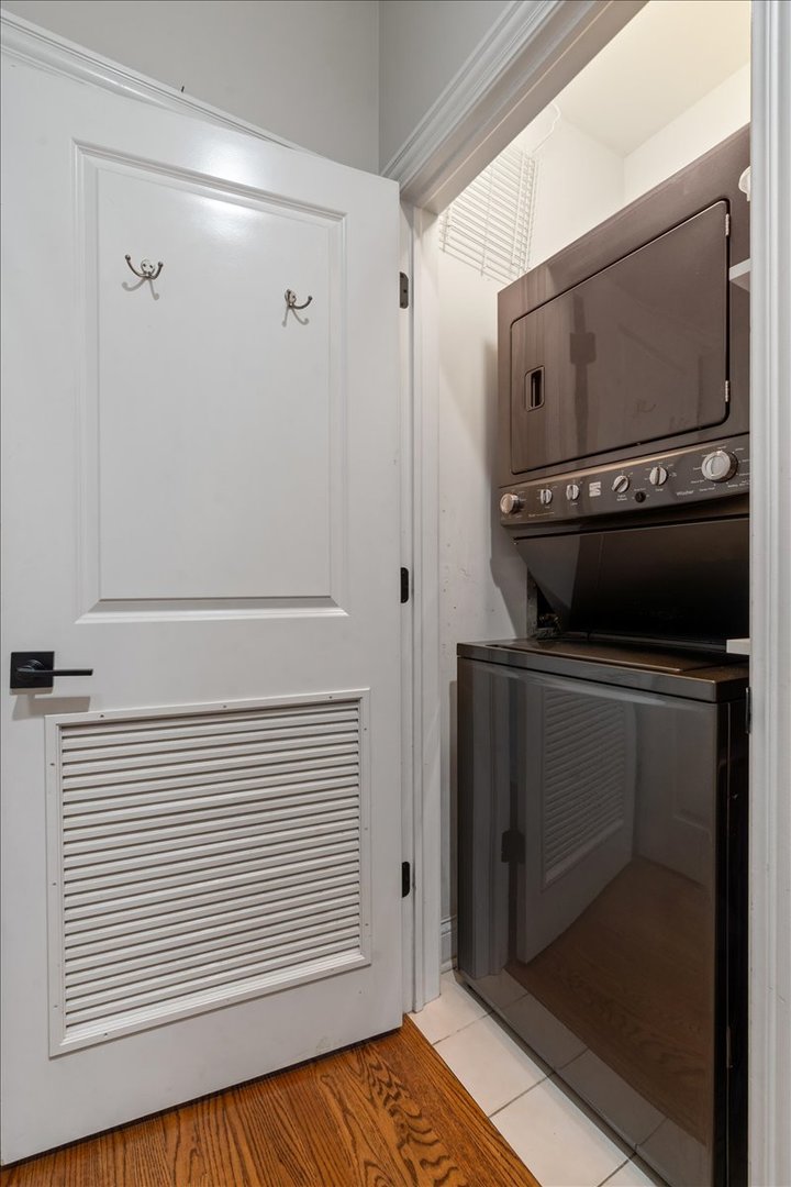 2140 W Division Street 4 Property Photo 21