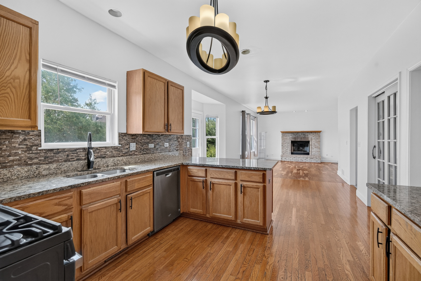 502 Crystal Court Property Photo 4
