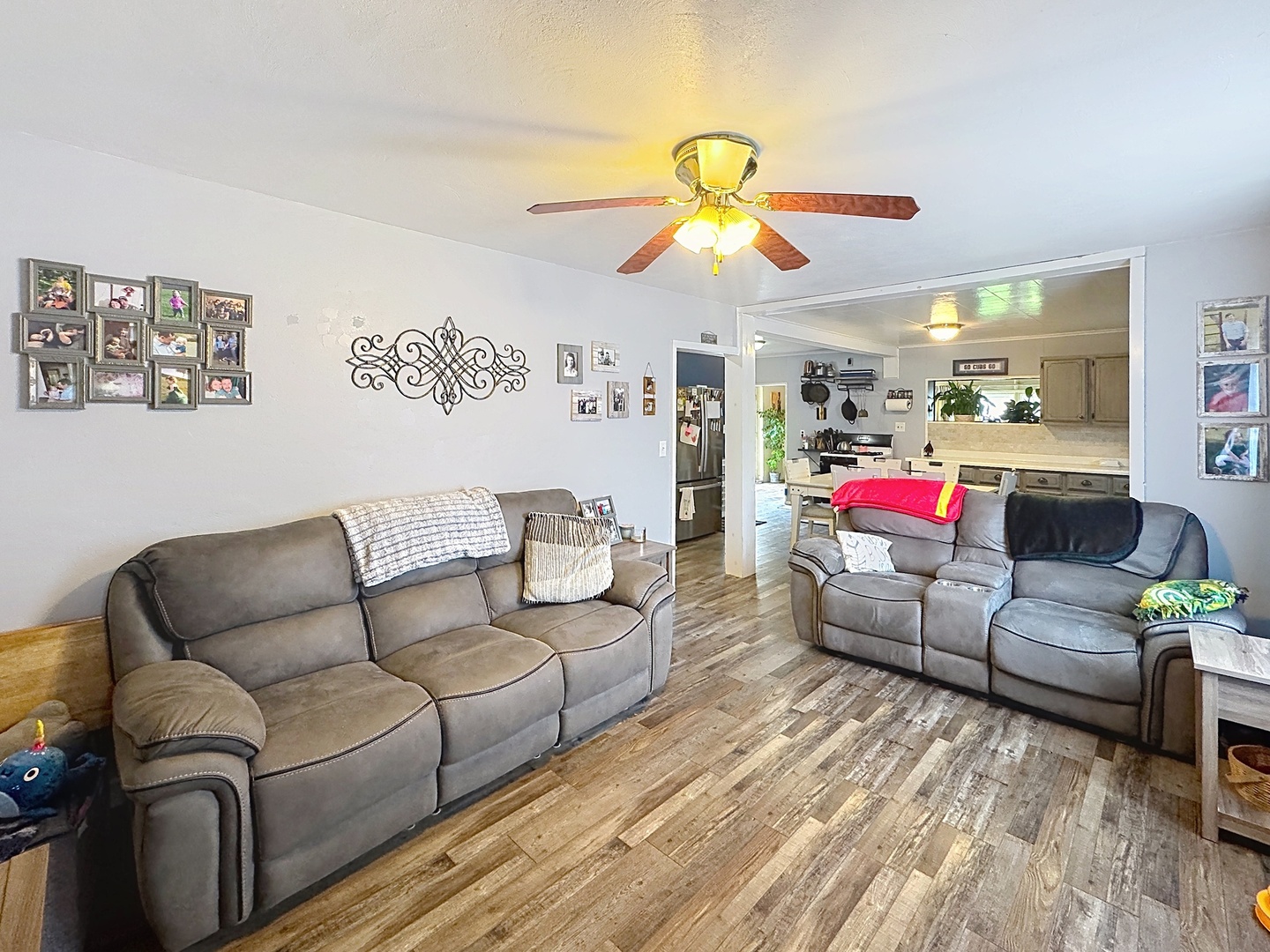 2617 W 49th Street Property Photo 4