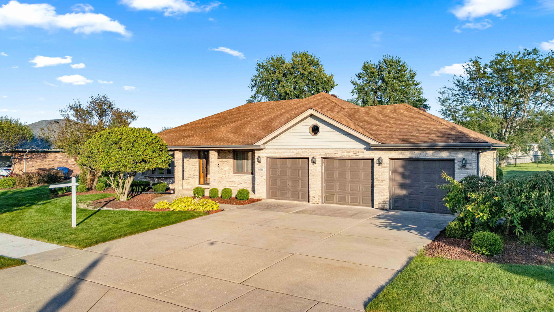 10241 Royal Court Property Photo 33