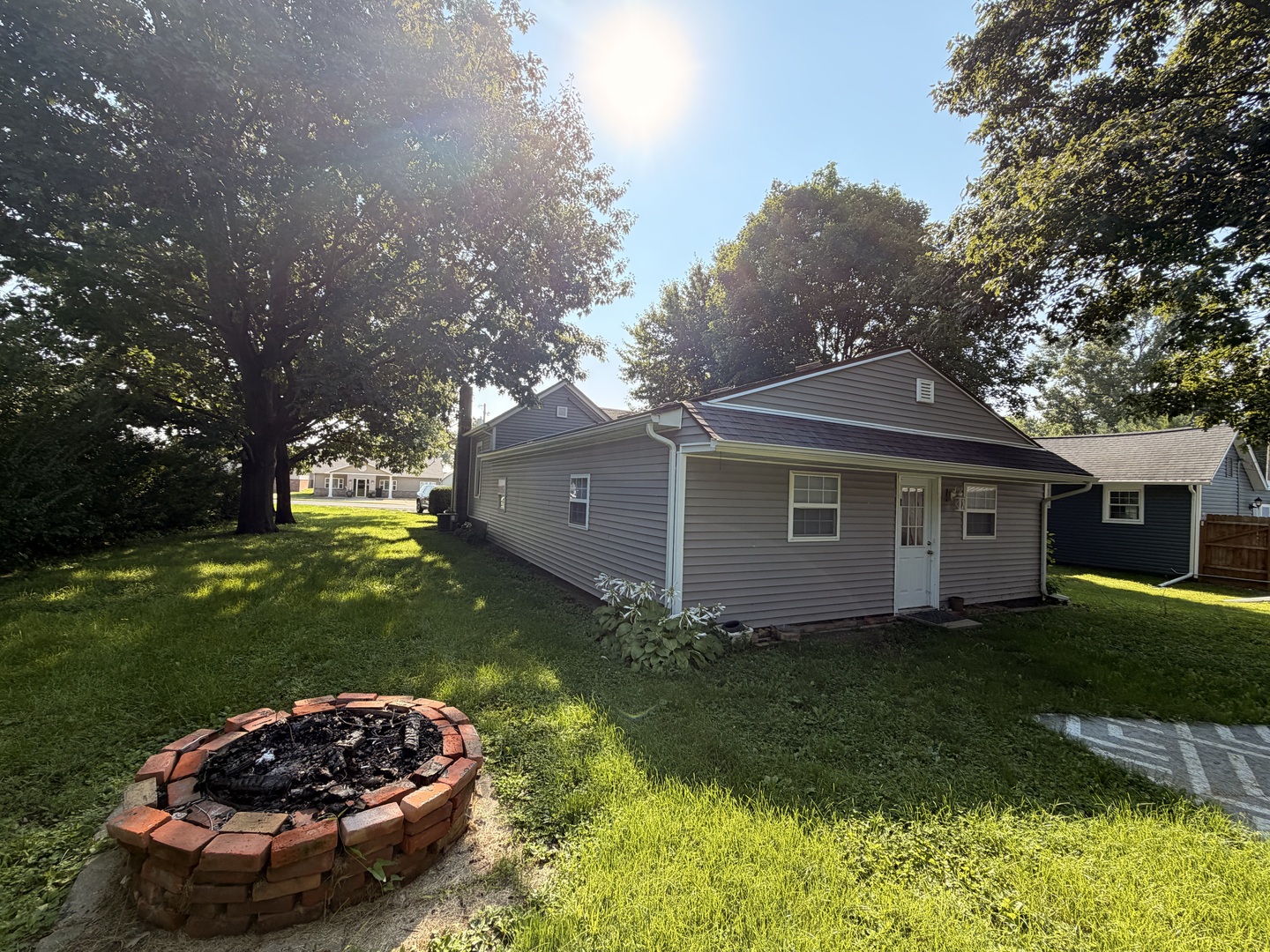 156 S Elm Street Property Photo 2