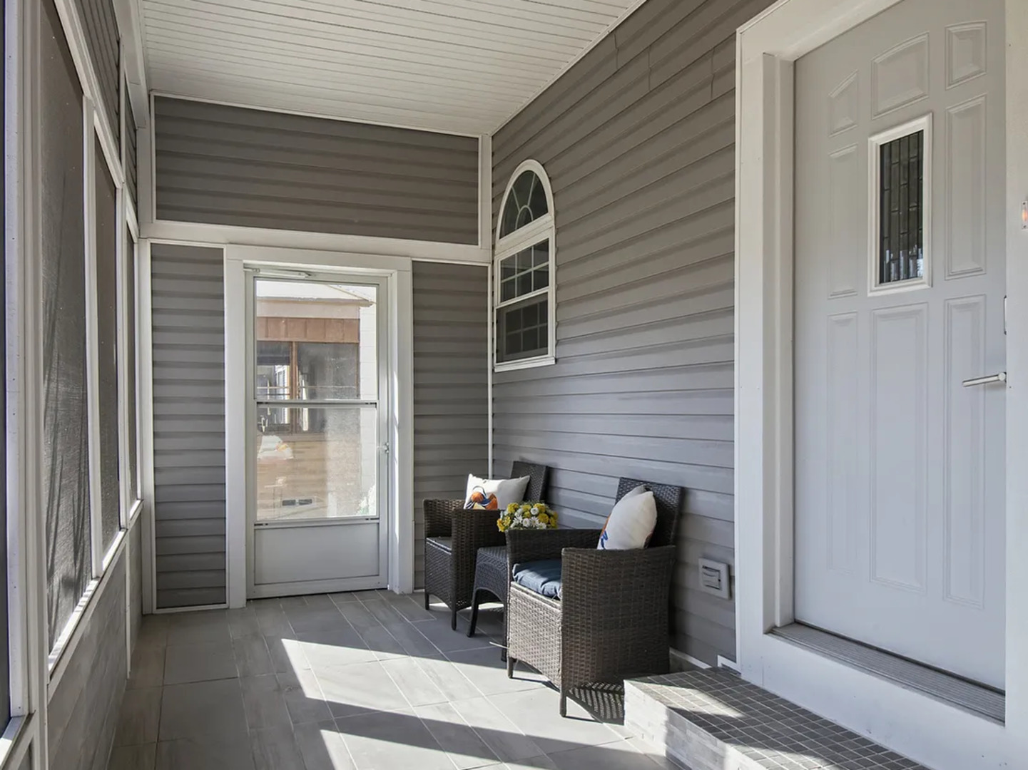 553 S Greenwood Avenue Property Photo 7