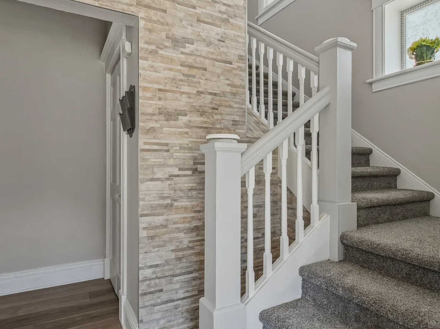 553 S Greenwood Avenue Property Photo 8