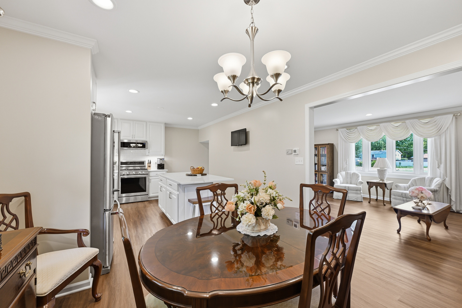 2109 Fairfield Road Property Photo 9