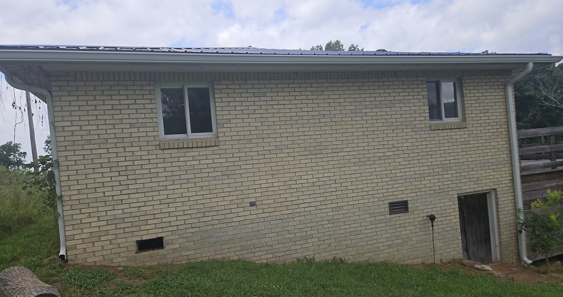 435 Dixon Road Property Photo 5
